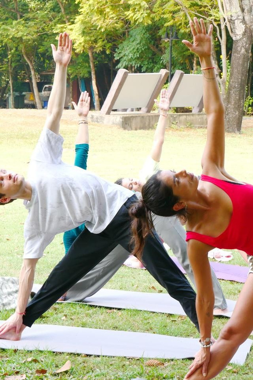 Bangkok: Lumpini Park Yoga Experience - What to wear and what is provided