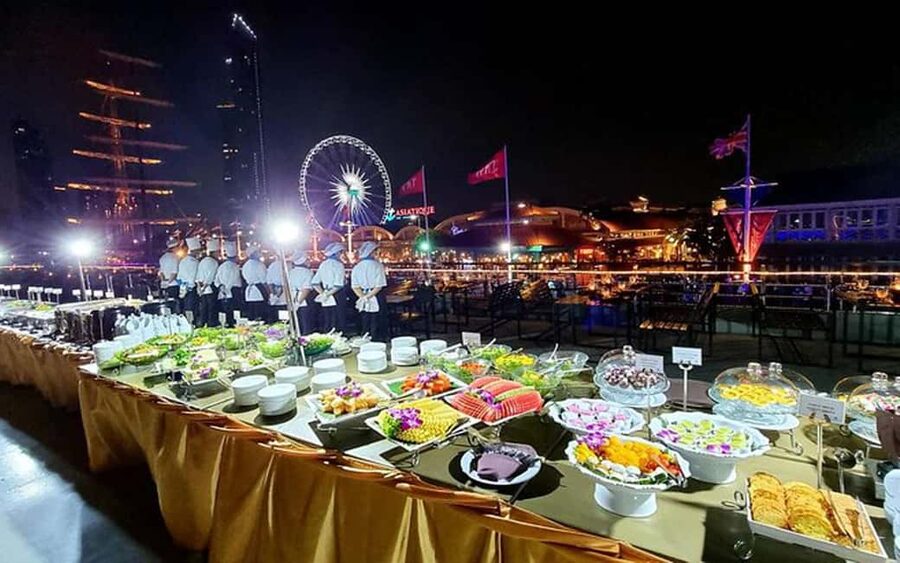 Bangkok: Luxury White Sunset or Dinner Cruise with Beer - What passes by on the river