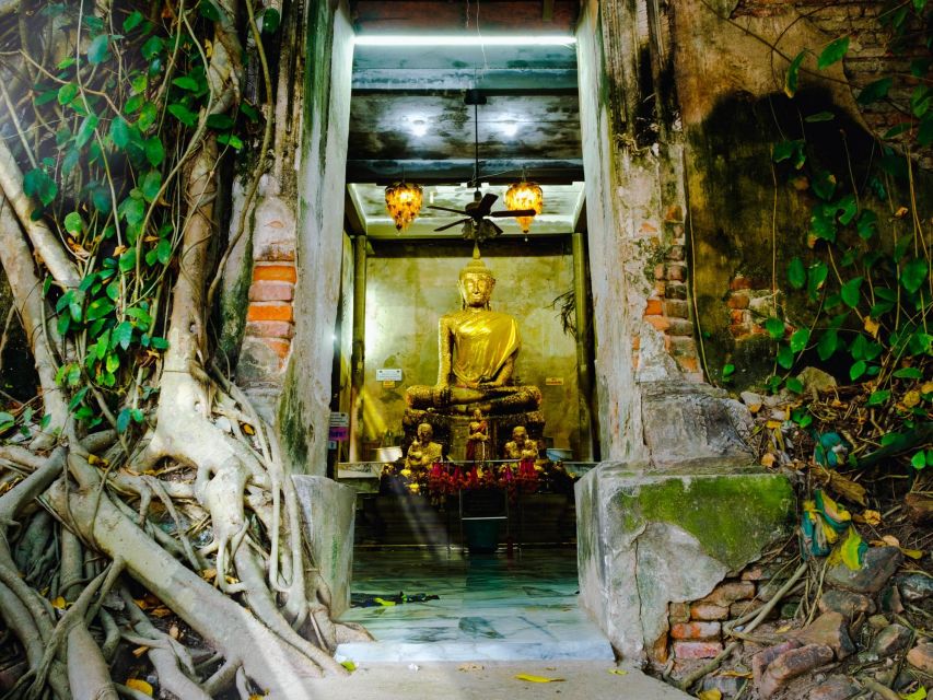 Bangkok: Maeklong Railway & Amphawa Floating Market Day Trip - Guides make the difference