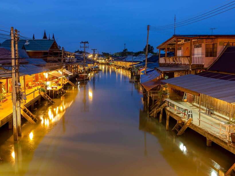 Bangkok: Maeklong Railway & Amphawa Floating Market Day Trip - What to bring and who should book