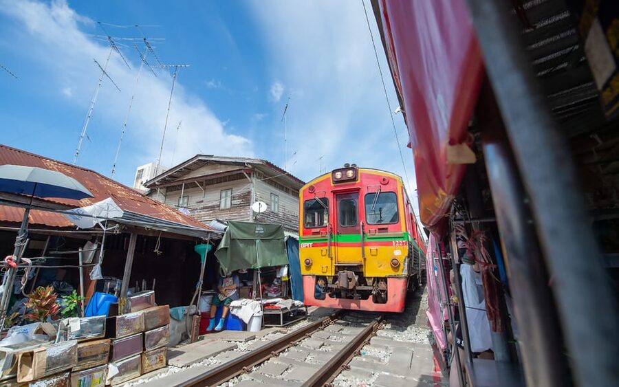 Bangkok: Maeklong Railway Market and Amphawa Floating Market - Key points to know before you book