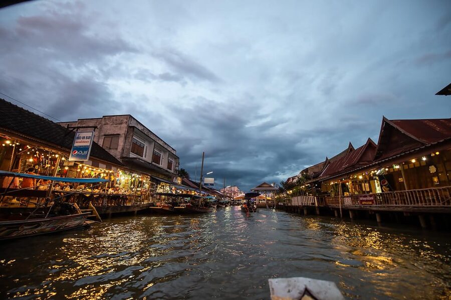 Bangkok: Maeklong Railway Market and Amphawa Floating Market - Why Maeklong Railway Market is worth the long ride
