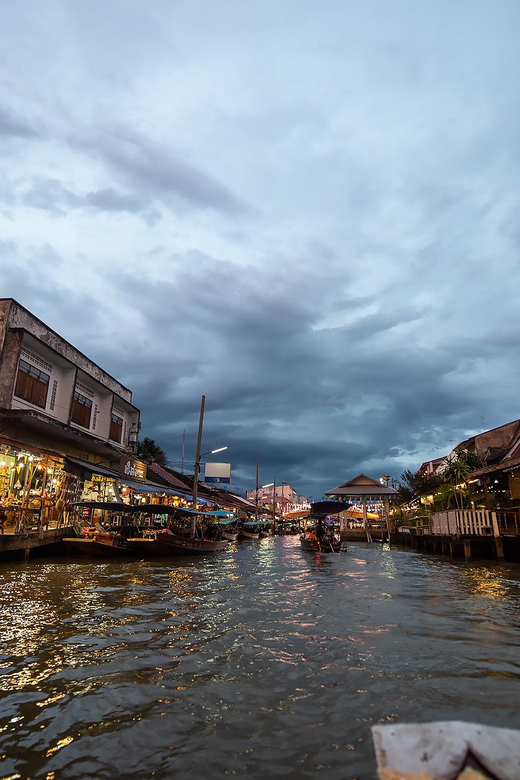 Bangkok: Maeklong Railway Market and Amphawa Floating Market - Meeting at Siam Paragon or choosing hotel pickup