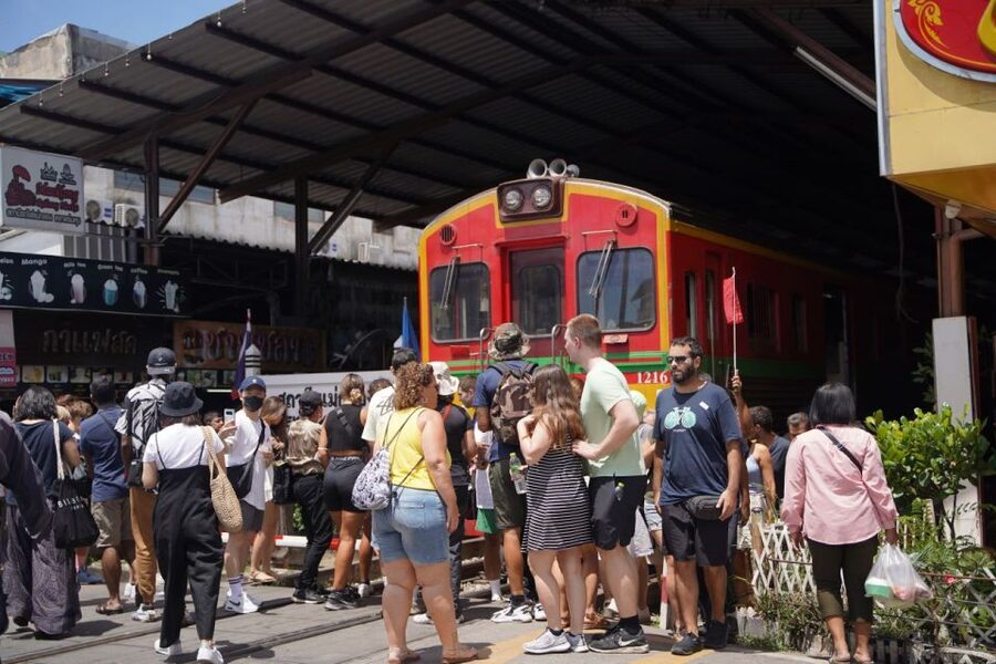Bangkok: Maeklong Railway Market & Floating Market Tour - Why the guide matters here