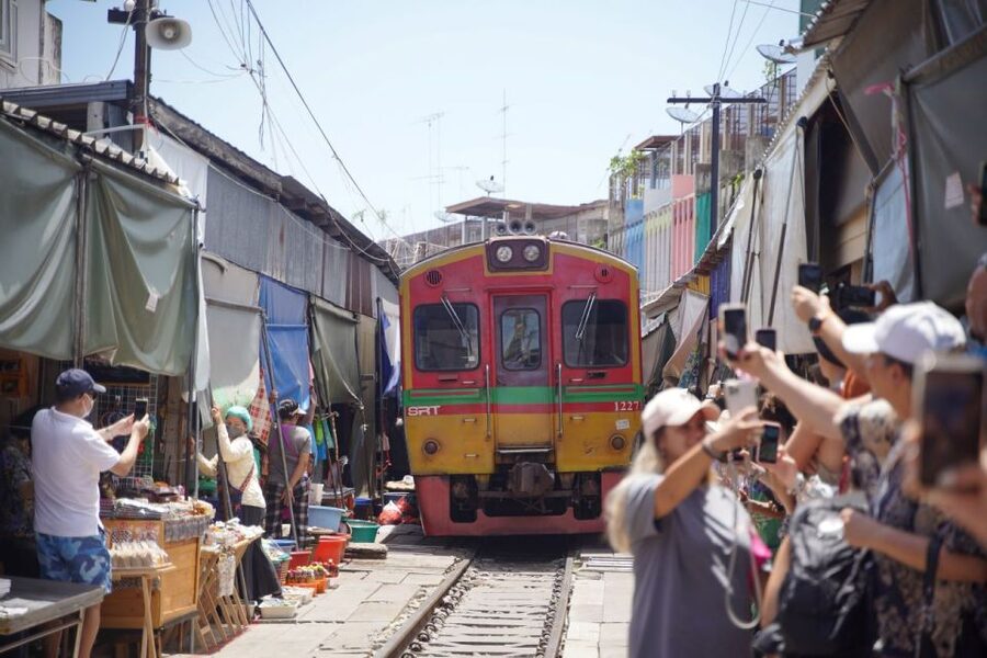 Bangkok: Maeklong Railway Market & Floating Market Tour - What the $32 price really covers