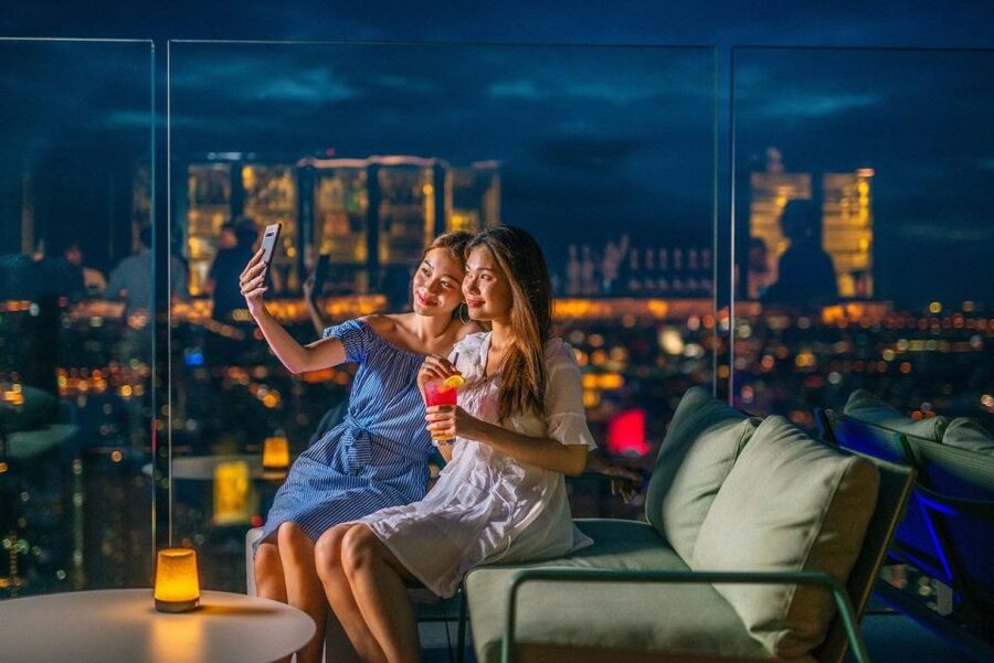 Bangkok: Mahanakhon SkyWalk Entry Ticket with Options - Choosing daytime, sunset, or evening
