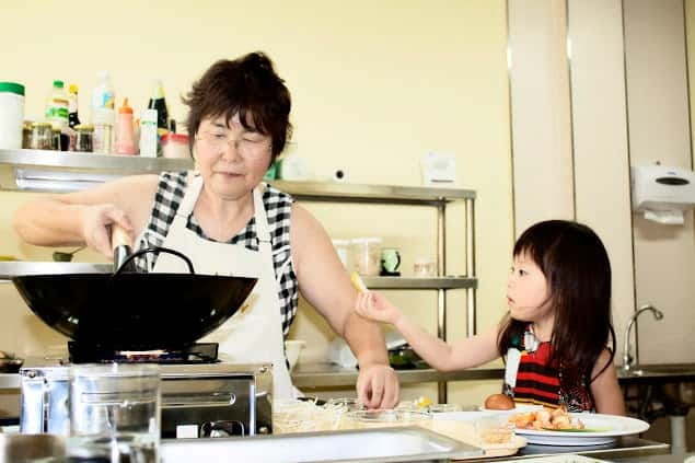 Bangkok: Maliwan Thai Cooking Class with Market Tour - Dietary requests and menu limits
