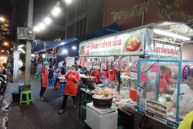 Bangkok: Michelin Guide Street Food Tour by Tuk Tuk - Yaowarat Road and freshly fried Chinese doughnuts