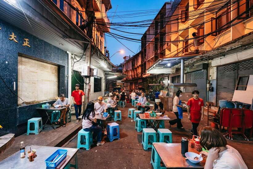 Bangkok: Michelin Guide Street Food Tour by Tuk Tuk - Why the guide matters more than the Michelin label