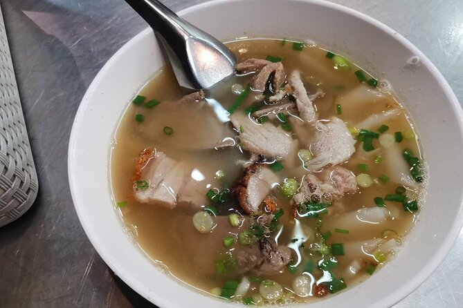 Bangkok: Michelin Guide Street Food Tour by Tuk Tuk - Lim Lao Ngow and the first bowl of noodles