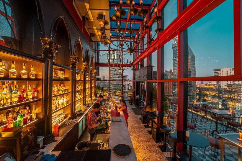 Bangkok: Mojjo Rooftop Lounge & Bar Food & Beverage Package - What the 90-minute package feels like