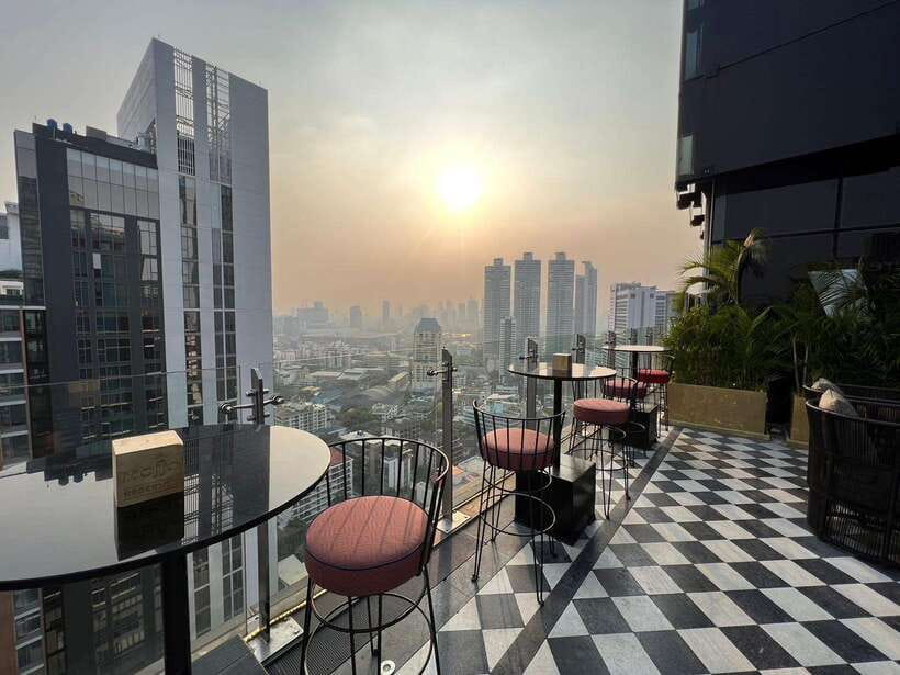 Bangkok: Mojjo Rooftop Lounge & Bar Food & Beverage Package - A Latin-inspired setting with live music