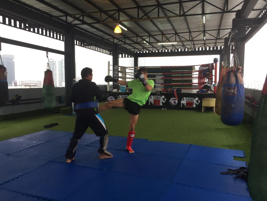 Bangkok: Muay Thai Boxing Class for Beginners - A coach who adjusts the workout to you