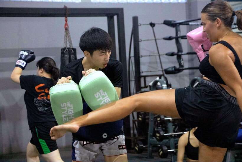 Bangkok: Muay Thai Boxing Introduction Class for Beginners - Coach rotations and one-on-one practice
