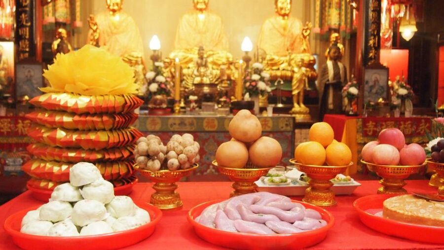 Bangkok: Must things to see in China town, Small group - Sampeng Market, Chinatown’s narrow commercial maze