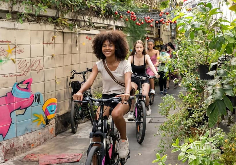 Bangkok: Must-Try Hidden Bike & Food Experience - Wat Kalayanamitr and a quieter side of Bangkok