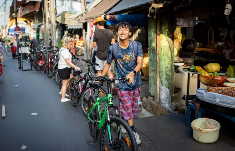 Bangkok: Must-Try Hidden Bike & Food Experience - Secret stops and the ride back