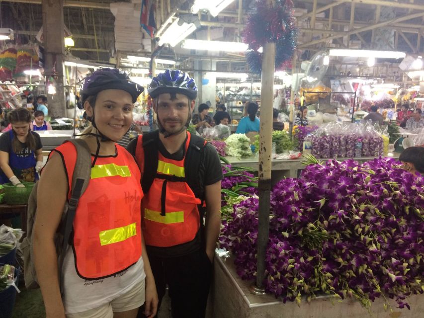 Bangkok: Night Bike Ride and Dinner at a Local Restaurant - Key points to know before you book