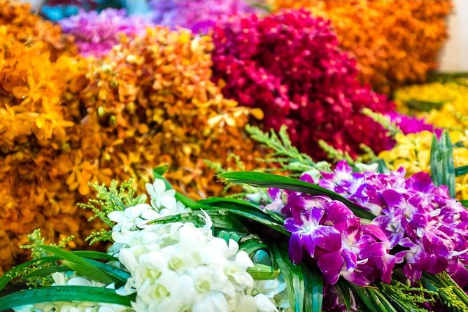 Bangkok: Night Bike Tour with Temples & Flower Market Visit - Wat Rakang and the riverside route
