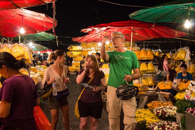 Bangkok: Night Bike Tour with Temples & Flower Market Visit - Passing the Grand Palace and reaching the Giant Swing