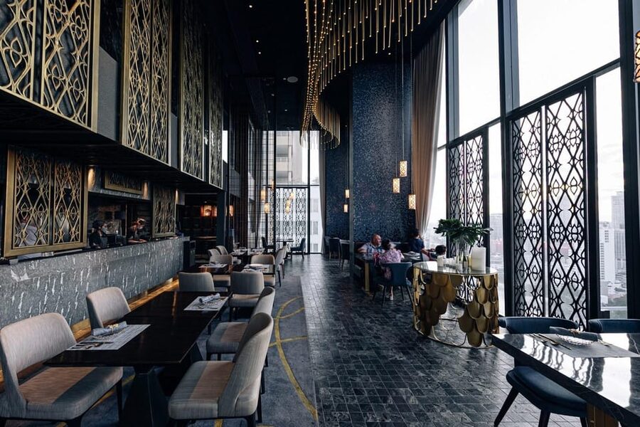 Bangkok: Nimitr Rooftop by 137 Pillars - Service and the small-group atmosphere