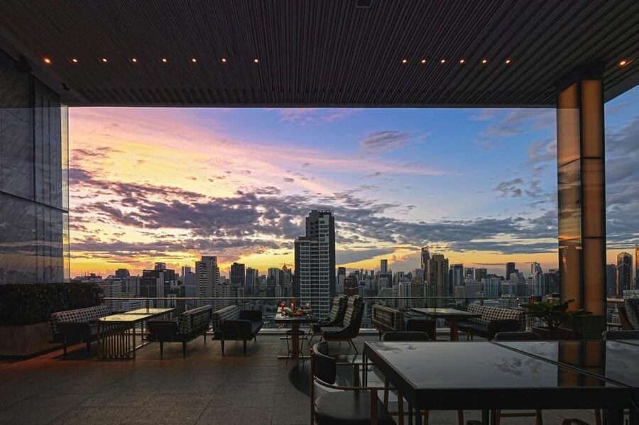 Bangkok: Nimitr Rooftop by 137 Pillars - What the 90-minute dining experience includes