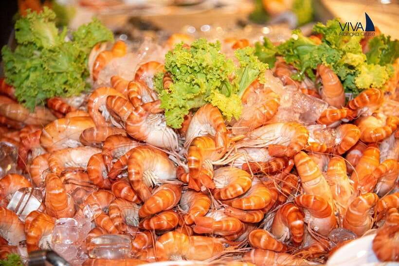 Bangkok: Noah 6 Stars Luxury Chaophraya River Dinner Cruise - Boarding at ICONSIAM and getting organized