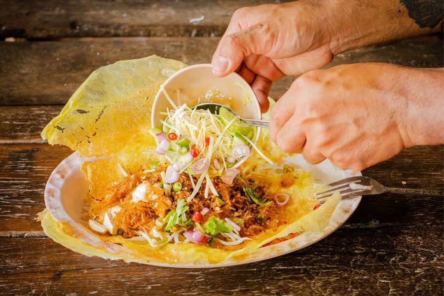 Bangkok: Old Siam Food Tour with 15+ Tastings - Fried mussel pancake and the first serious bites