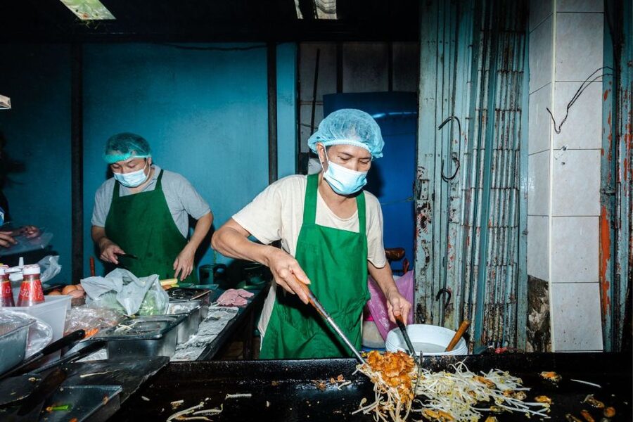 Bangkok: Old Siam Food Tour with 15+ Tastings - Early street food and the tuk-tuk connection