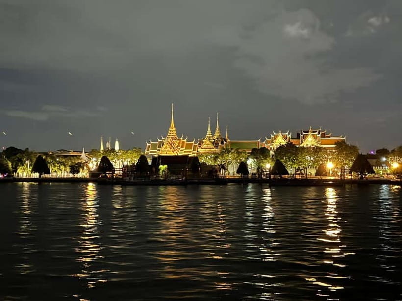 Bangkok: Opulence Luxury River Dinner Cruise - Dinner begins with Thai and international choices