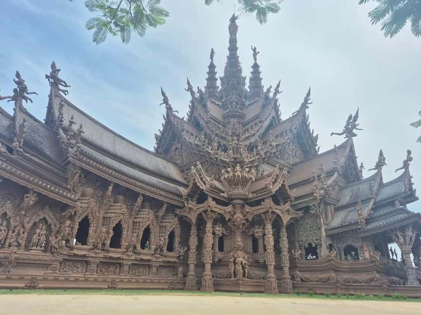 Bangkok: Pattaya Truth Sanctuary Guided Tour & Coral Island - Who should book this experience?