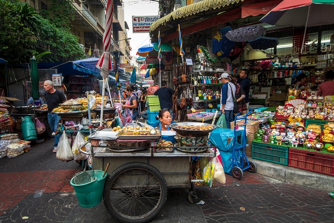 Bangkok Photography Masterclass - Private Photography Lesson - Chinatown: crowded scenes with plenty to frame