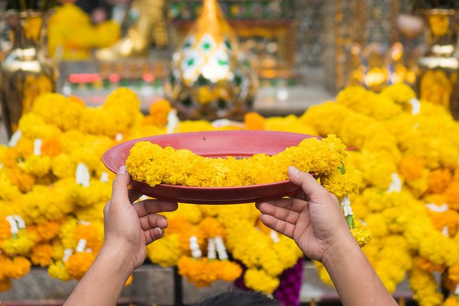 Bangkok Photography Masterclass - Private Photography Lesson - Meeting in Rong Mueang and setting the lesson