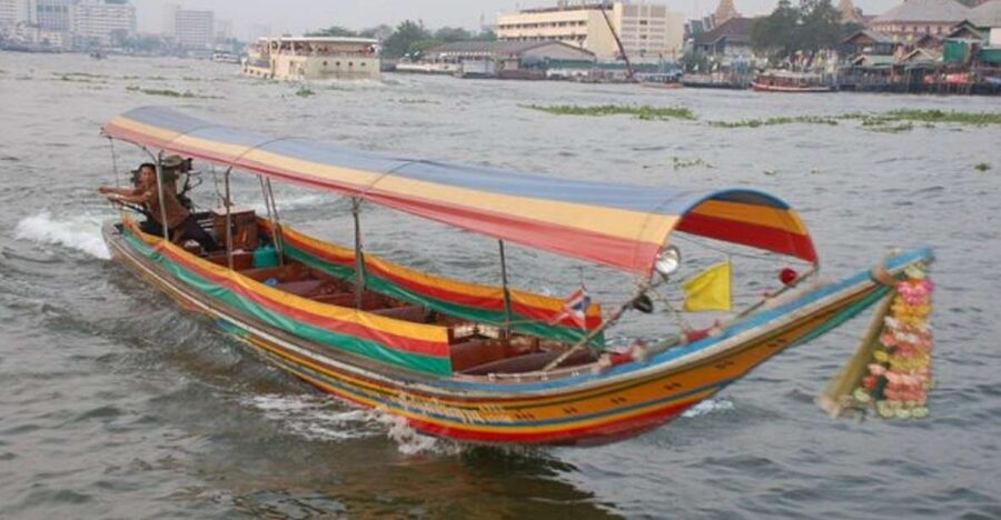 Bangkok: Private Thonburi Longtail Boat Tour & Wat Pho Visit - Finding Thonburi’s quieter canals