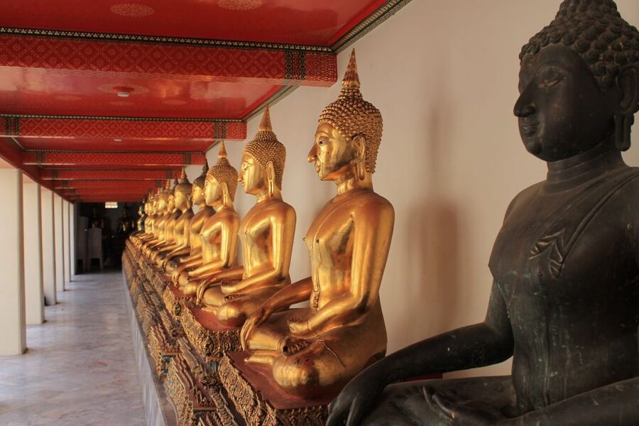 Bangkok: Private Thonburi Longtail Boat Tour & Wat Pho Visit - Wat Pho and the Reclining Buddha