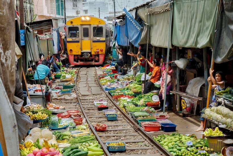 Bangkok: Railway and Floating Market Tour with Dragon Temple - Maeklong Railway Market and the train that cuts through it