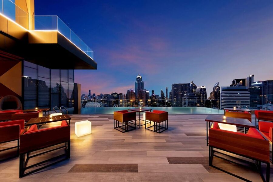 Bangkok: RedSquare Rooftop Bar at Novotel Sukhumvit 4 - Bangkok after dark: photos, pool, and the city view