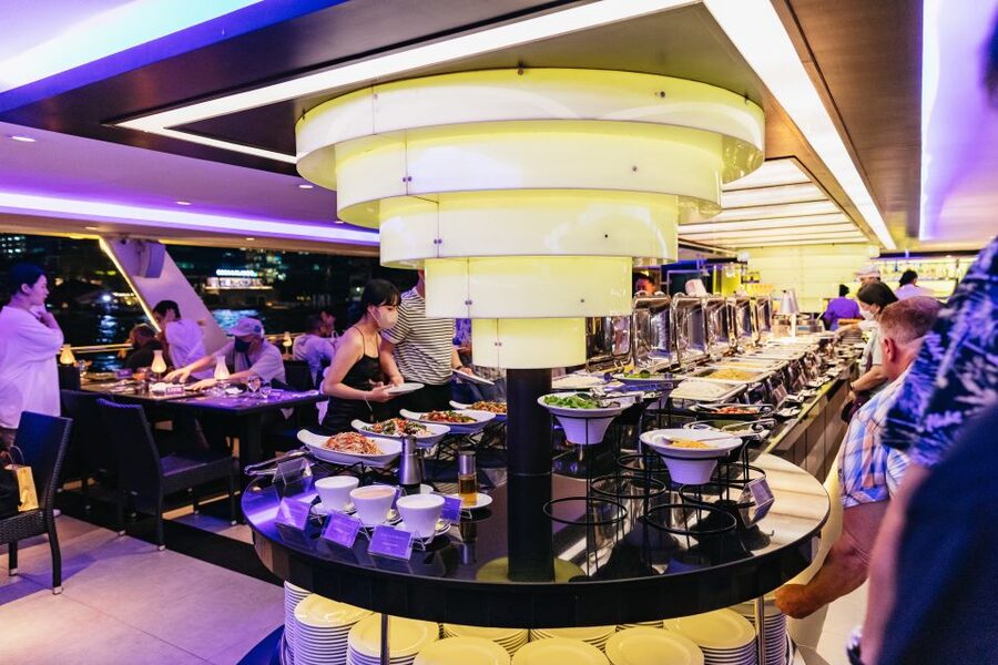 Bangkok: River Dinner Cruise on the Chao Phraya Princess - Arriving at Iconsiam without losing your patience