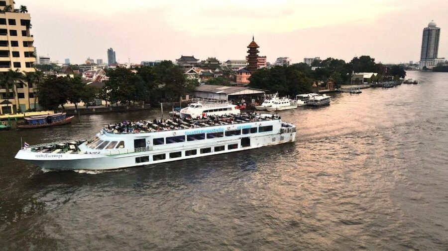 Bangkok: Royal Princess Chao Phraya Dinner Cruise - Why this cruise works well for a first Bangkok evening