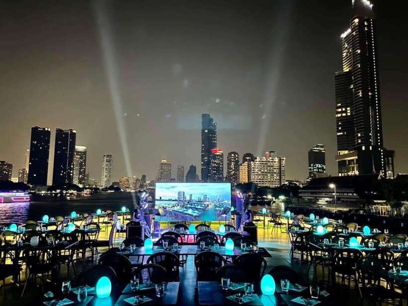 Bangkok: Royal Princess River Dinner Cruise with Live Music - Watching Bangkok from the Chao Phraya