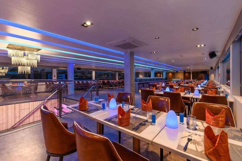 Bangkok: Royal Princess River Dinner Cruise with Live Music - Live music that grows louder by the end