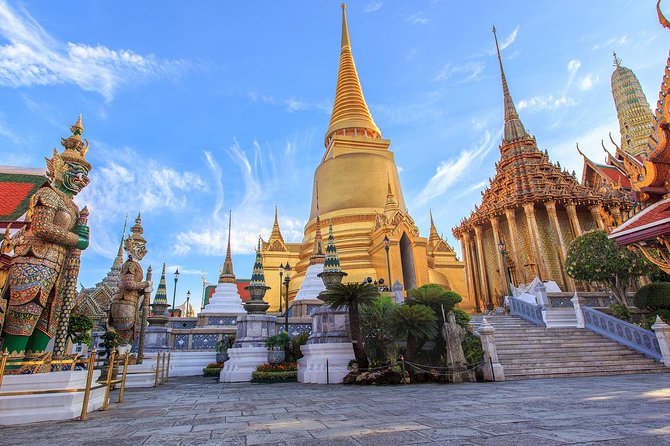 Bangkok's Grand Palace Complex and Wat Phra Kaew Tour - The Gems Gallery stop