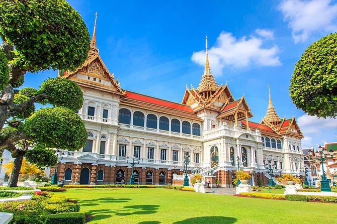 Bangkok's Grand Palace Complex and Wat Phra Kaew Tour - Guides, drivers, and group size