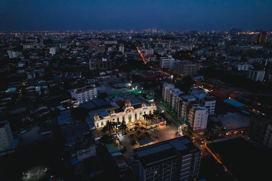 Bangkok: Skip-the-Line Golden Dome Cabaret Show Tickets - Getting there from central Bangkok