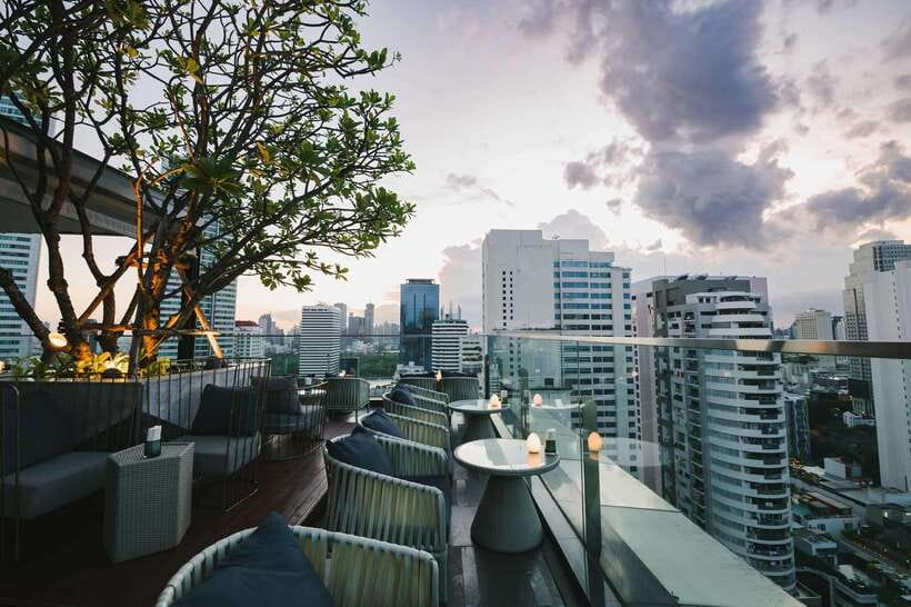 Bangkok: Sky on 20 Rooftop Bar With Free Flow Drinks - Food, cocktails, and the pace of service