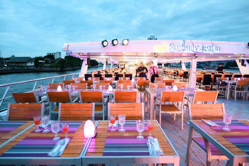 Bangkok: Smile Riverside Dinner Cruise - What the $28 price really covers