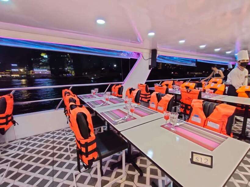 Bangkok: Smile Riverside Dinner Cruise - The live show: Thai dance, cabaret, and loud music