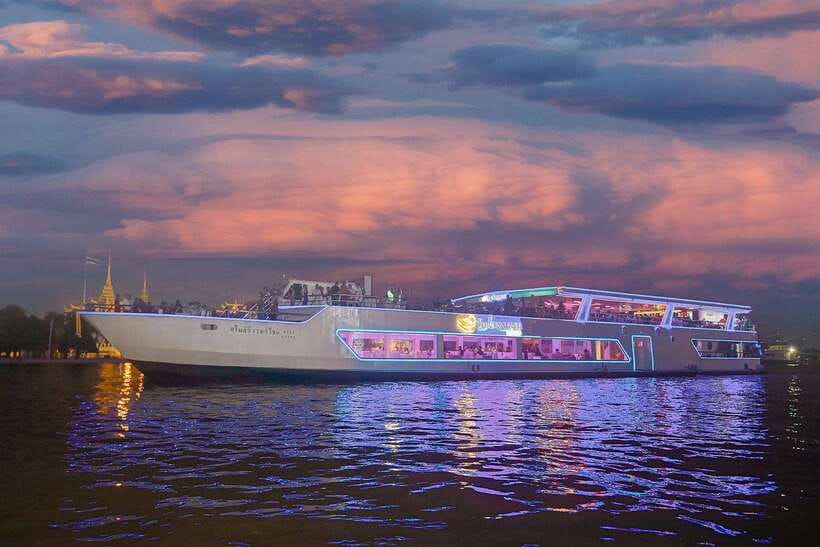 Bangkok: Smile Riverside Dinner Cruise - Getting to ICONSIAM and boarding on time