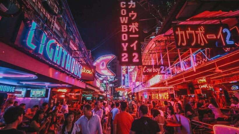Bangkok: Soi Cowboy, Nana, Soi 11, Rooftops, Clubs & Go Go’s - Sukhumvit 11 and the first major club choices
