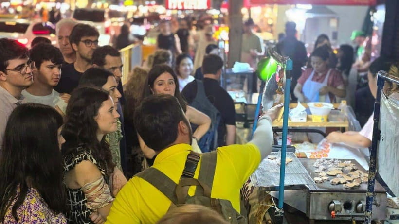 Bangkok: Street Food Tasting Tour at Night - Stop one: getting oriented near Wat Mangkon